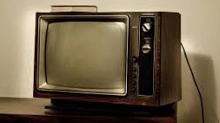 Jaké byly počátky  televize a internetu?