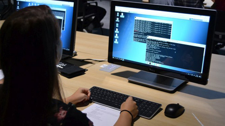 Hejtmanství podpoří soutěž v kyberbezpečnosti na školách