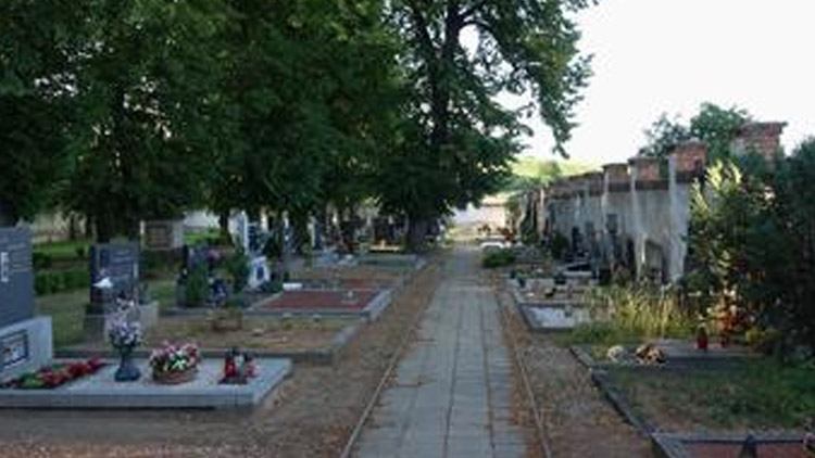 Církev daruje hřbitov