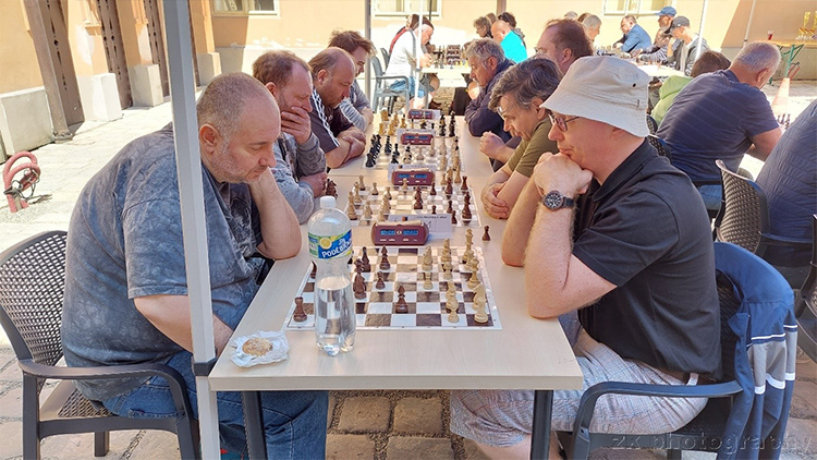 Sedmý ročník šachového turnaje Chess Open Prostějov bavil i pomáhal