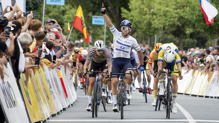 Úvodní etapu Czech Tour vyhrál Einhorn, týmový kolega Frooma z Israel-Pemier Tech