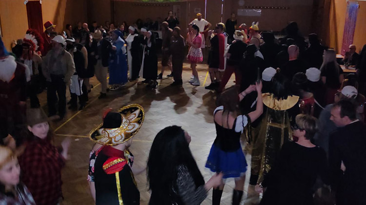 Šibřinky pro dospělé i děti  zakončily plesovou sezónu v Otaslavicích