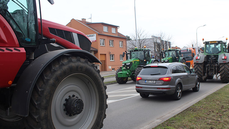 Traktory se vrací do ulic