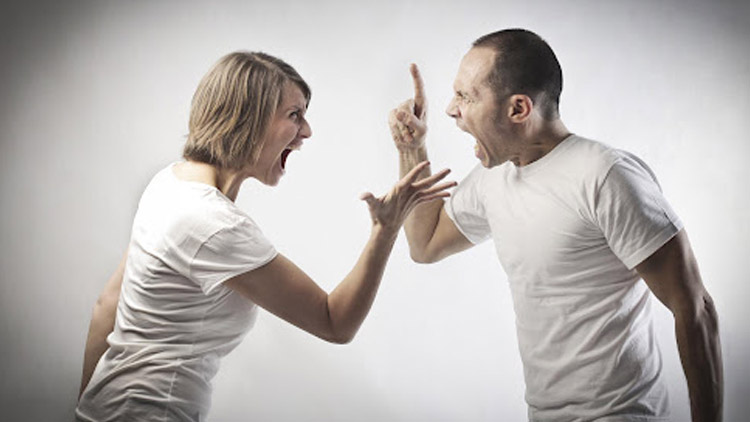 Manželé rušili hádkou