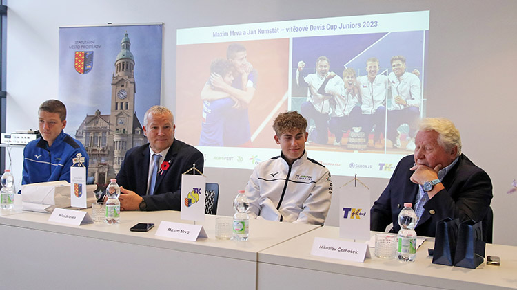 Vítězům juniorského Davis Cupu  poděkovalo vedení města i tenisového klubu