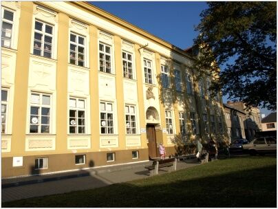 Žákyně v Čelechovicích skočila ve škole z balkonu 