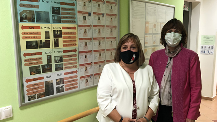 „Velmi mne znepokojuje zadluženost naší země,“  vyzdvihuje jeden z problémů  senátorka Jitka Chalánková