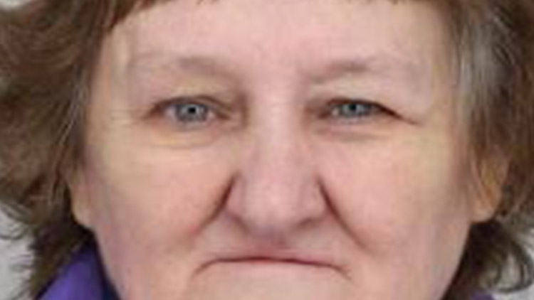 Údajně nakaženou  seniorku stále  nemohou najít