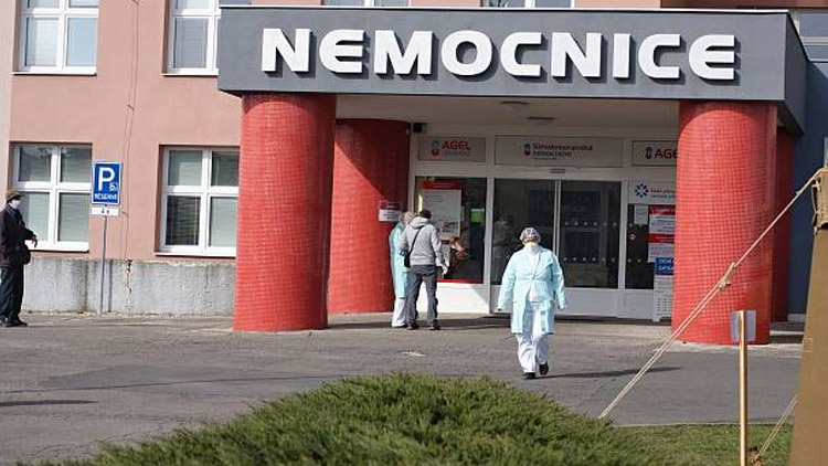 „Dvanáctky v nemocnici a noční jsou nová zkušenost,“ říká studentka Klára