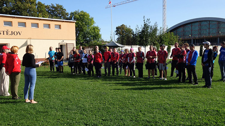 Lukostřelci si pauzu zpestří budovánímLukostřelci si pauzu zpestří budováním