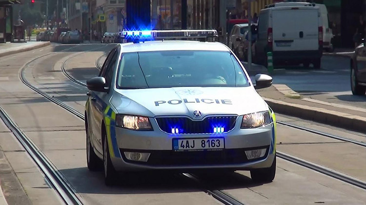 Nepoučitelný FEŤÁK ujížděl na kole