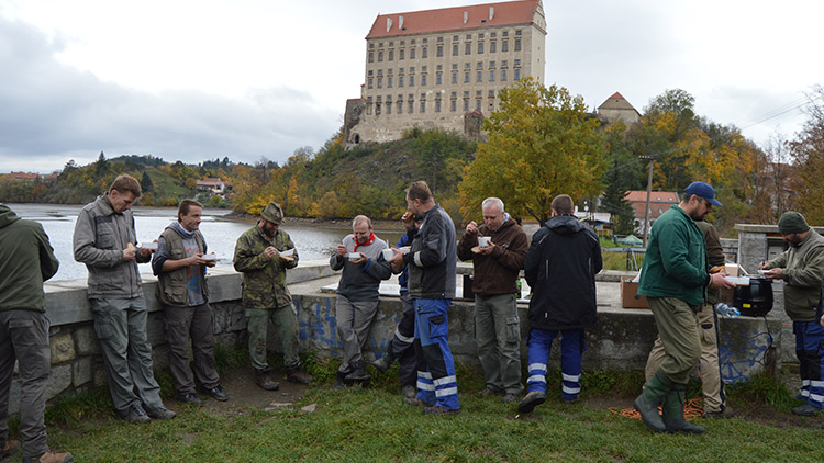 Rybáři se sešli u Podhraďáku