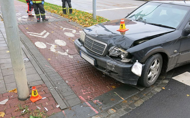 Mercedesem napálil do semaforu
