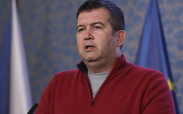 Vláda chce prodloužit nouzový stav!