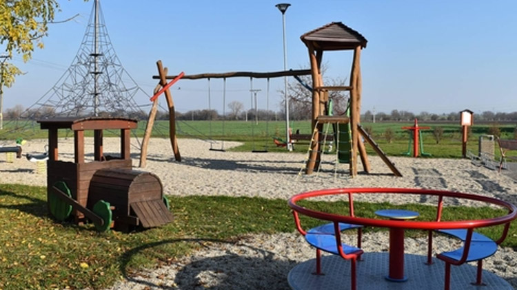 Obec zvelebí hřiště