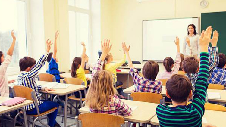 Návrat bez fanfár: Školy uvítají rozjívené děti od unavených rodičů