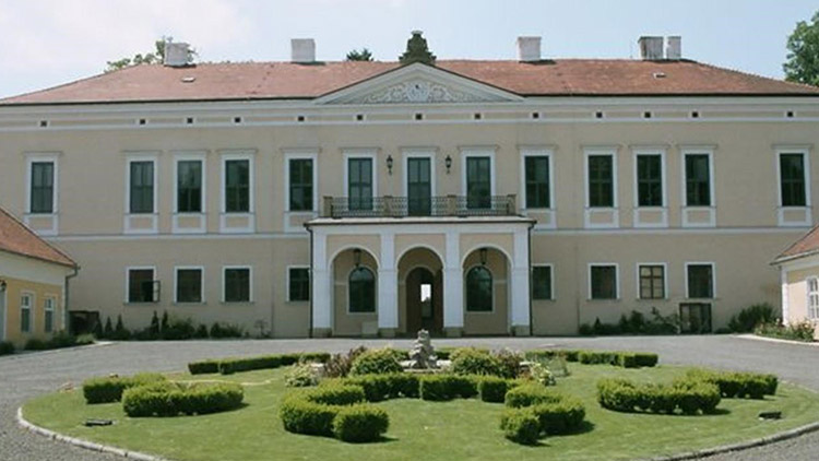 Zloděj se vloupal do zámku