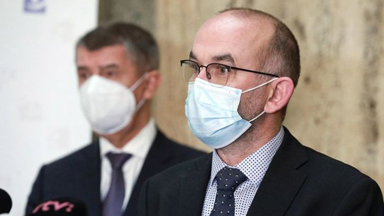 Testování vybraných lidí? Podle Blatného žádný problém