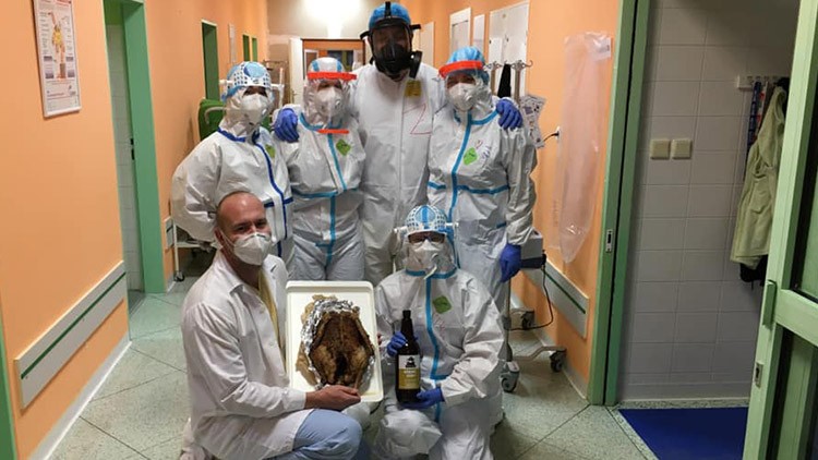 Na ARO dolétla pečená husa