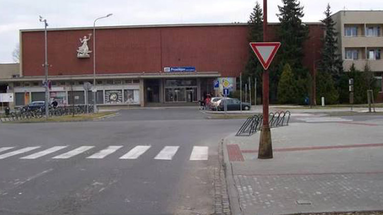Investice za půldruhé miliardy korun! Rekonstrukce nádraží se o rok posunula.