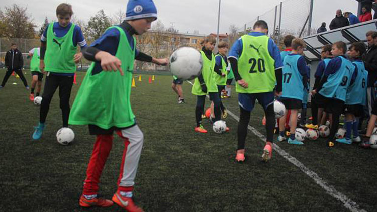 Děsivý skluz dolů. Mládežnický fotbal spíše upadá