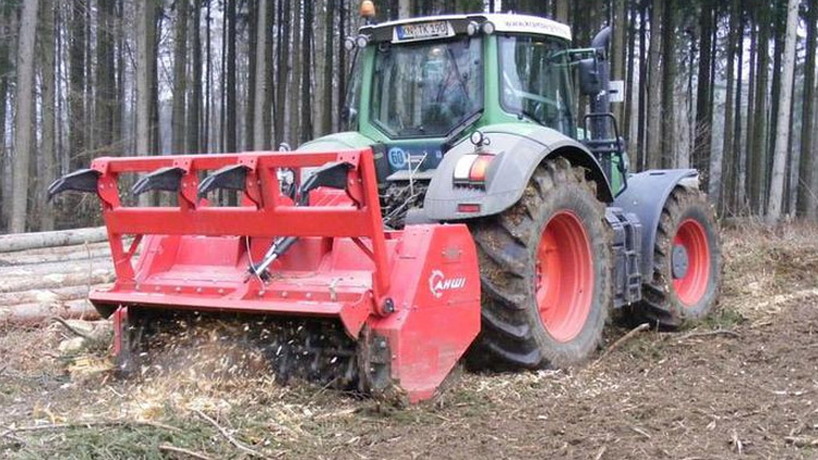 Nová fréza pro lesníky