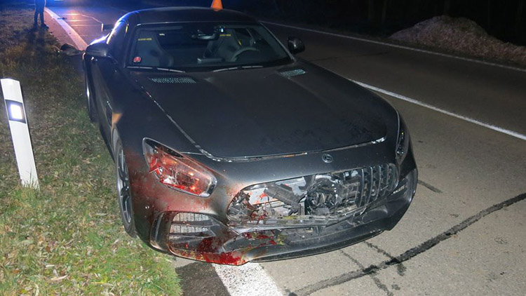 Na Mercedesu škoda za 200 tisíc korun...