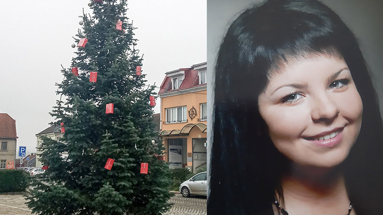 Vánoční strom na konickém náměstí  je pevně spjat  se životem sympatické rodačky