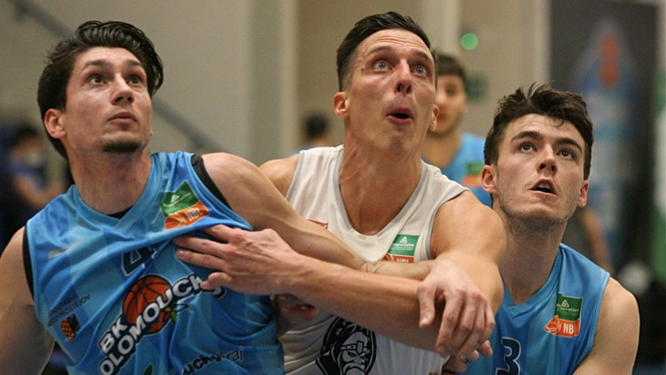 Ztráta kapitána a další dvě porážky