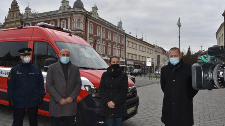 Hasiči z Krasic si převzali nové auto