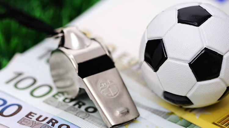 Chudší, ale přežijí. Kluby sáhnou na investice i platy trenérů