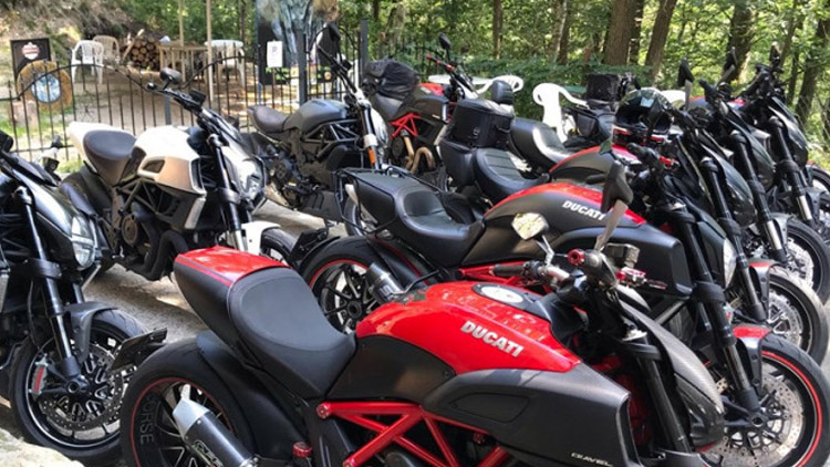 Na Štědrý den se sejdou motorkáři,  „autaři“ projížďku městem zrušili