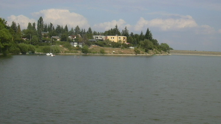 Ohledně mostu u přehrady se vedou spory