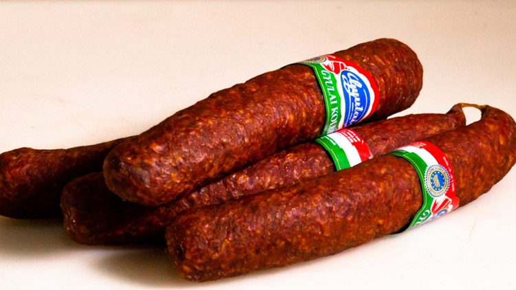 Kradenou čabajku vztekle hodil po prodavačce