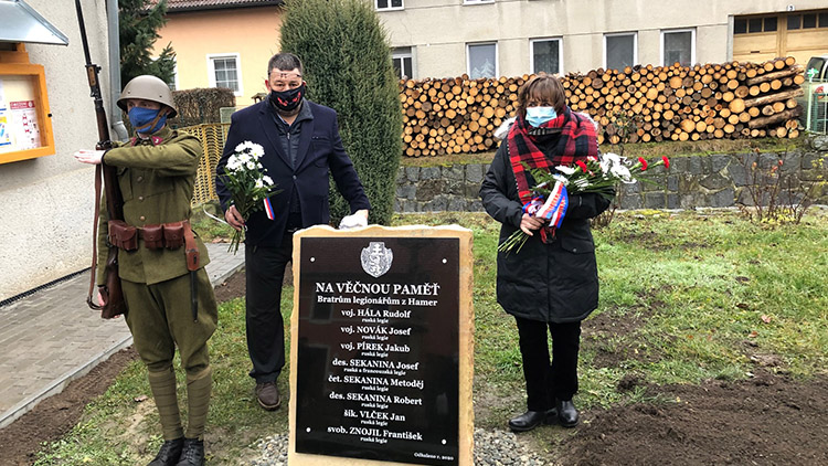 V Hamrech odhalili pamětní desku  OSMI LEGIONÁŘŮM