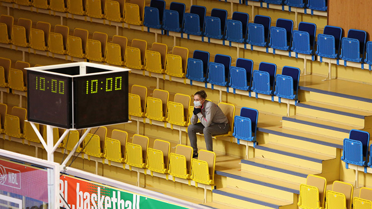 Utekla ke konkurenci,  tak šla za trest na hanbu!