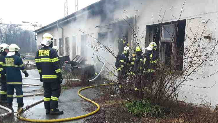 Během svátků jsme hasili dva typické vánoční požáry. Zahořelo od svíček