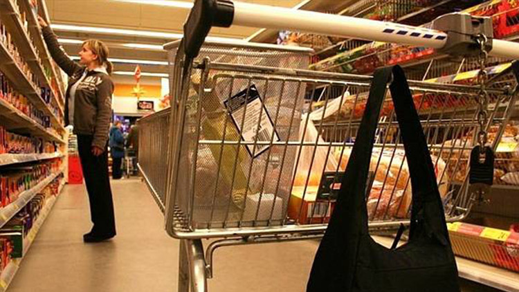 Zloději okrádali nakupující i před Vánoci