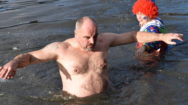 „Covid se utopí v ledové vodě,“  dává jasný recept  otužilec Majkl Masařka