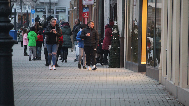 Rouška sem, rouška tam:  polovina z nás ochranu úst nenosí!