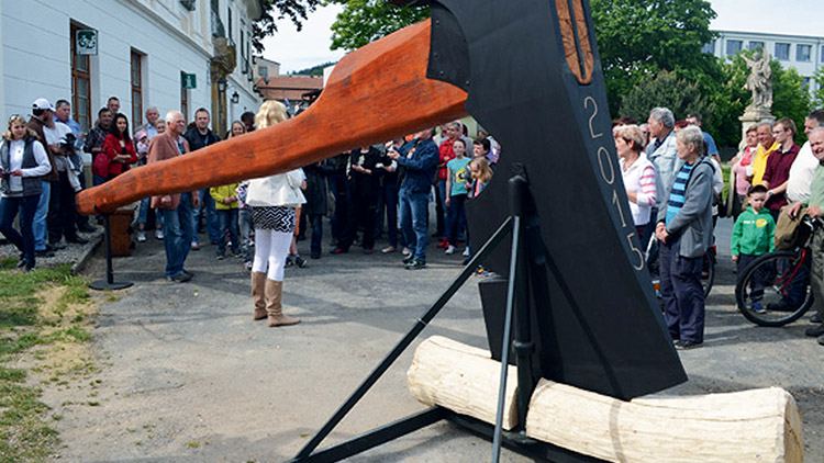 Politici zakopali  válečnou sekyru!