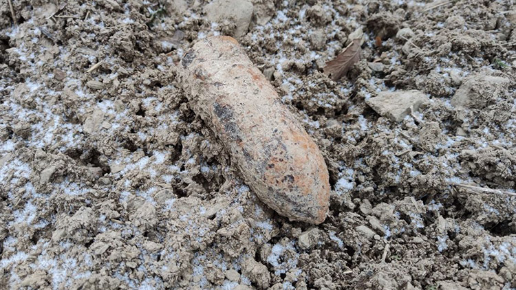 Na poli u Stínavy se povalovala munice