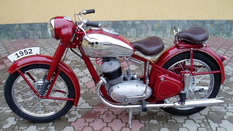 Z garáže uloupil dva veterány Jawa