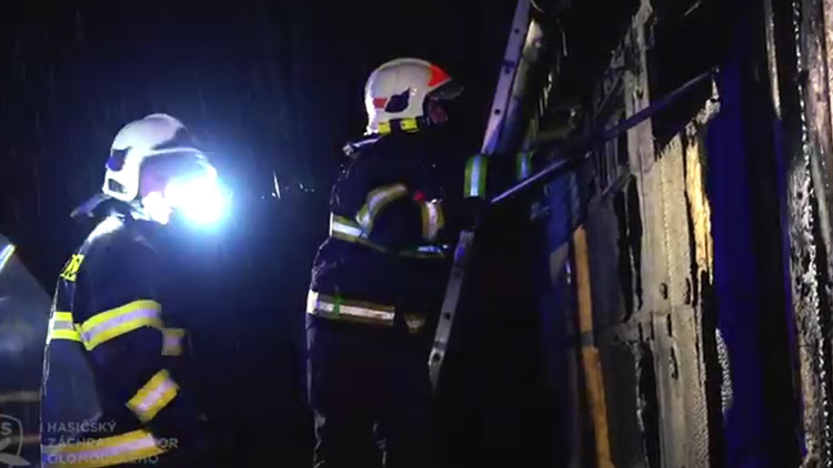 Infocentrum u lázní Slatinice měly ZAPÁLIT DĚTI !