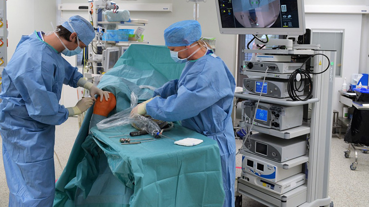 K operacím kloubů poslouží nová artroskopická věž