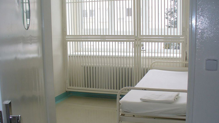 Chtěl do blázince, skončil na záchytce