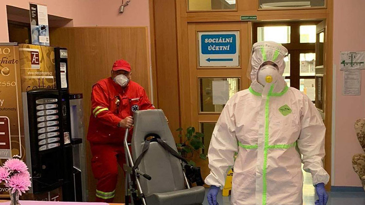 Denní stacionář v provozu, senioři v izolaci