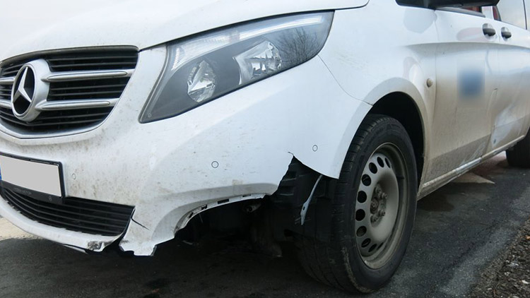 Na dálnici ležel kus pneumatiky