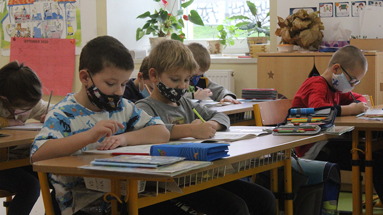 Plácáme to, jak to jde, zní ze škol na Prostějovsku