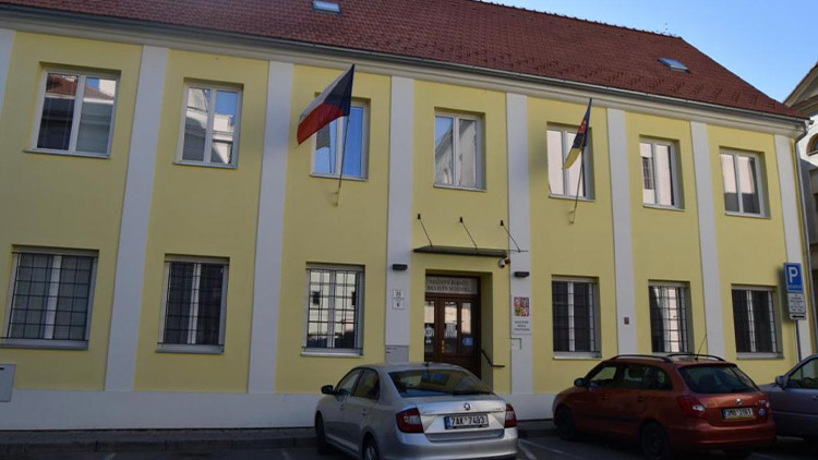 Platit peníze na dopravce budete v jednom automatu